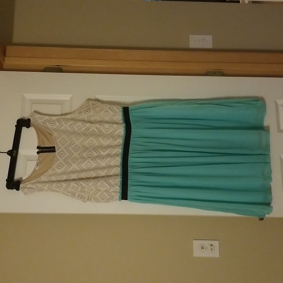 Sleeveless Cut Out Patterned Dress - Picture 1 of 4